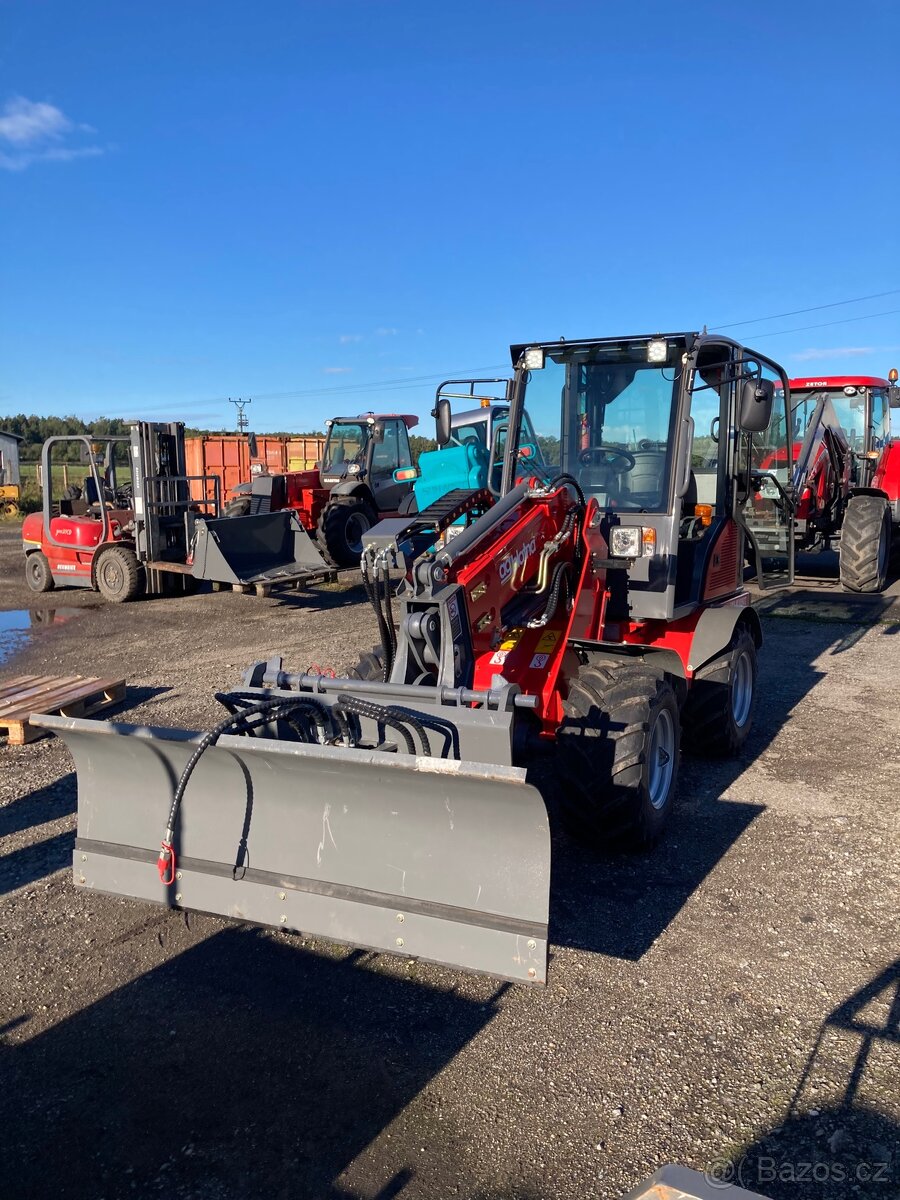 Teleskopický nakladač - 11