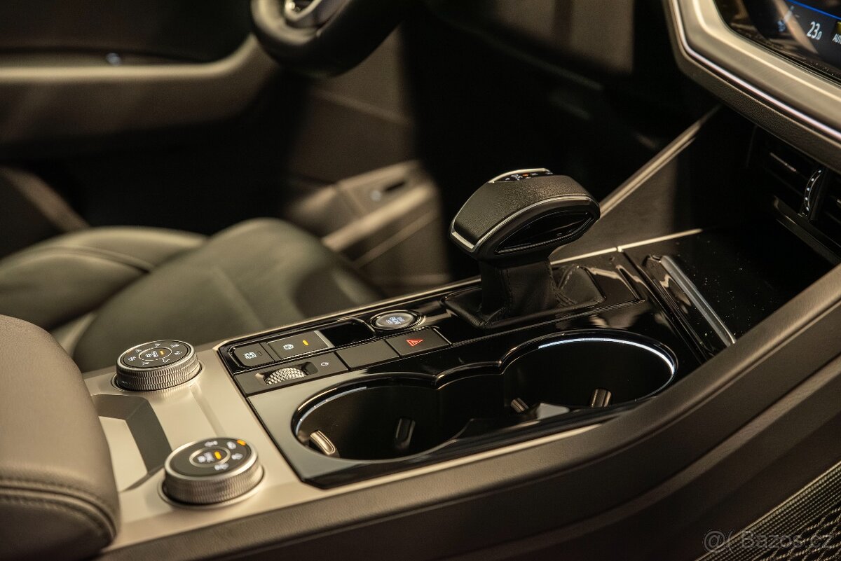 Volkswagen Touareg, 3.0 TDI 210 kW Elegance vzduch - 11