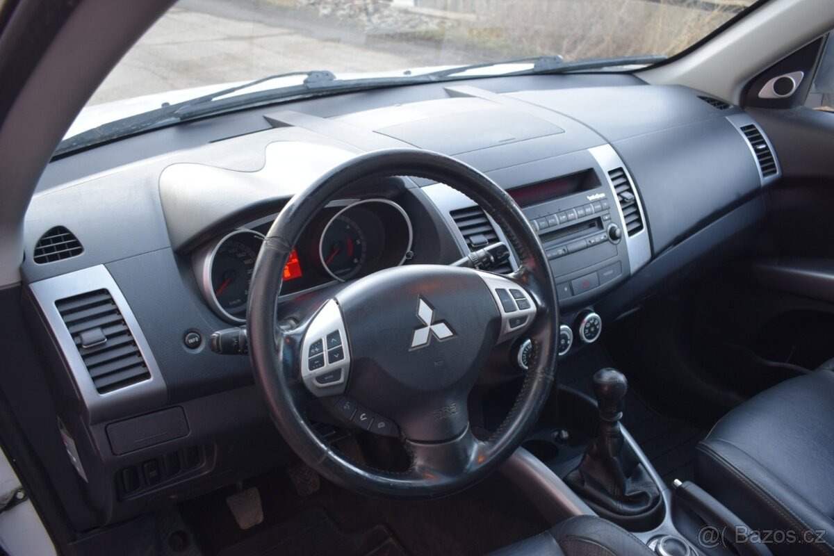 Mitsubishi Outlander 2.0Di-D 4X4/ČR PŮVOD/VÝBAVA/ - 11