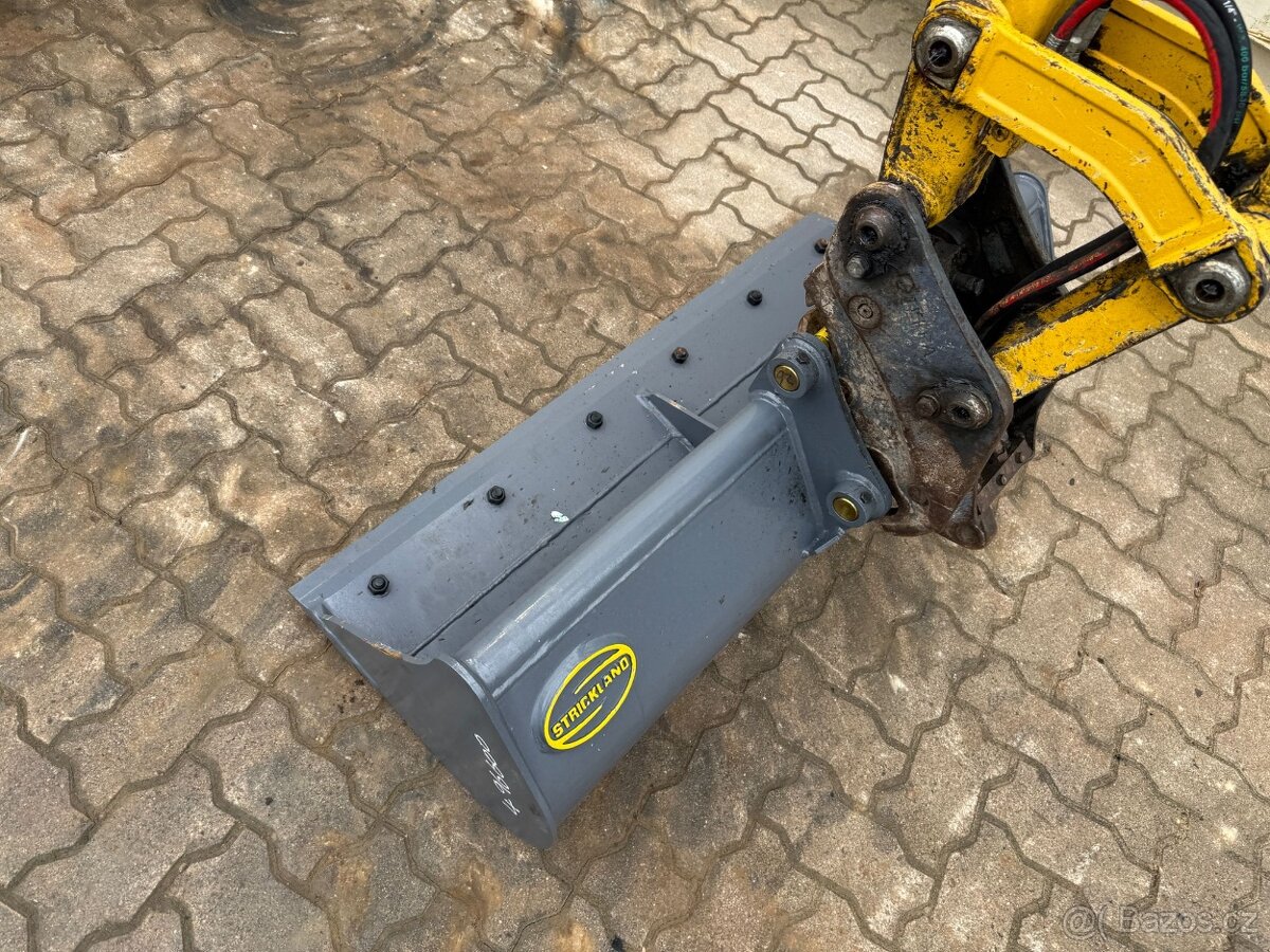 Komatsu PC26MR-3 - 11