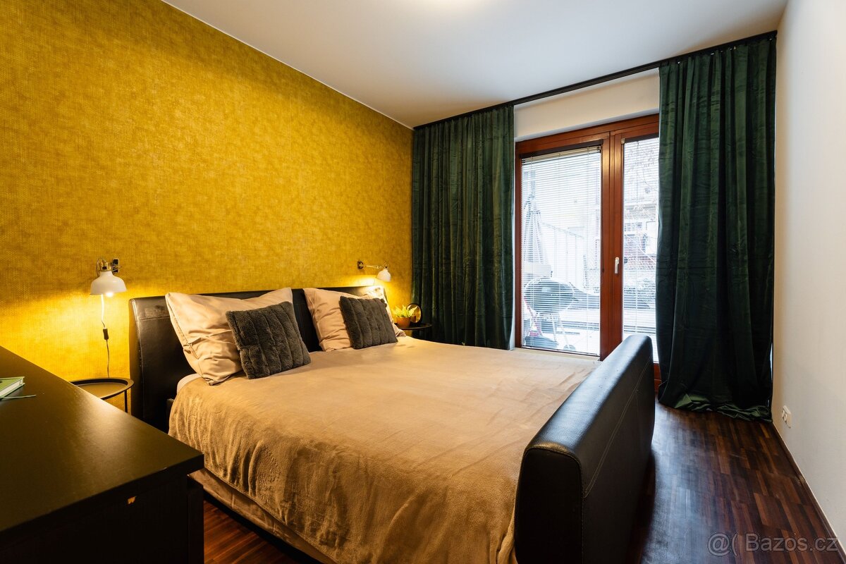 Rezidence s terasou a parkingem na Karlínském náměstí - 11