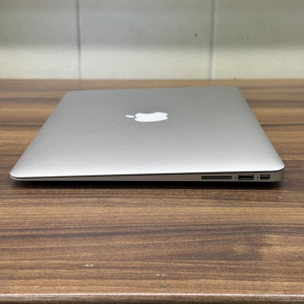 Apple MacBook Air 13” (A1466, Early 2015) – i5 / 8GB RAM / - 11