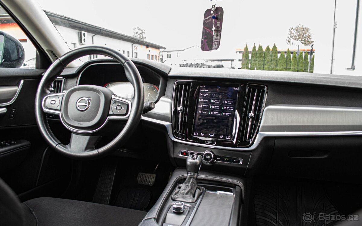 Volvo V90 D4 2.0L 140kW automat - 11