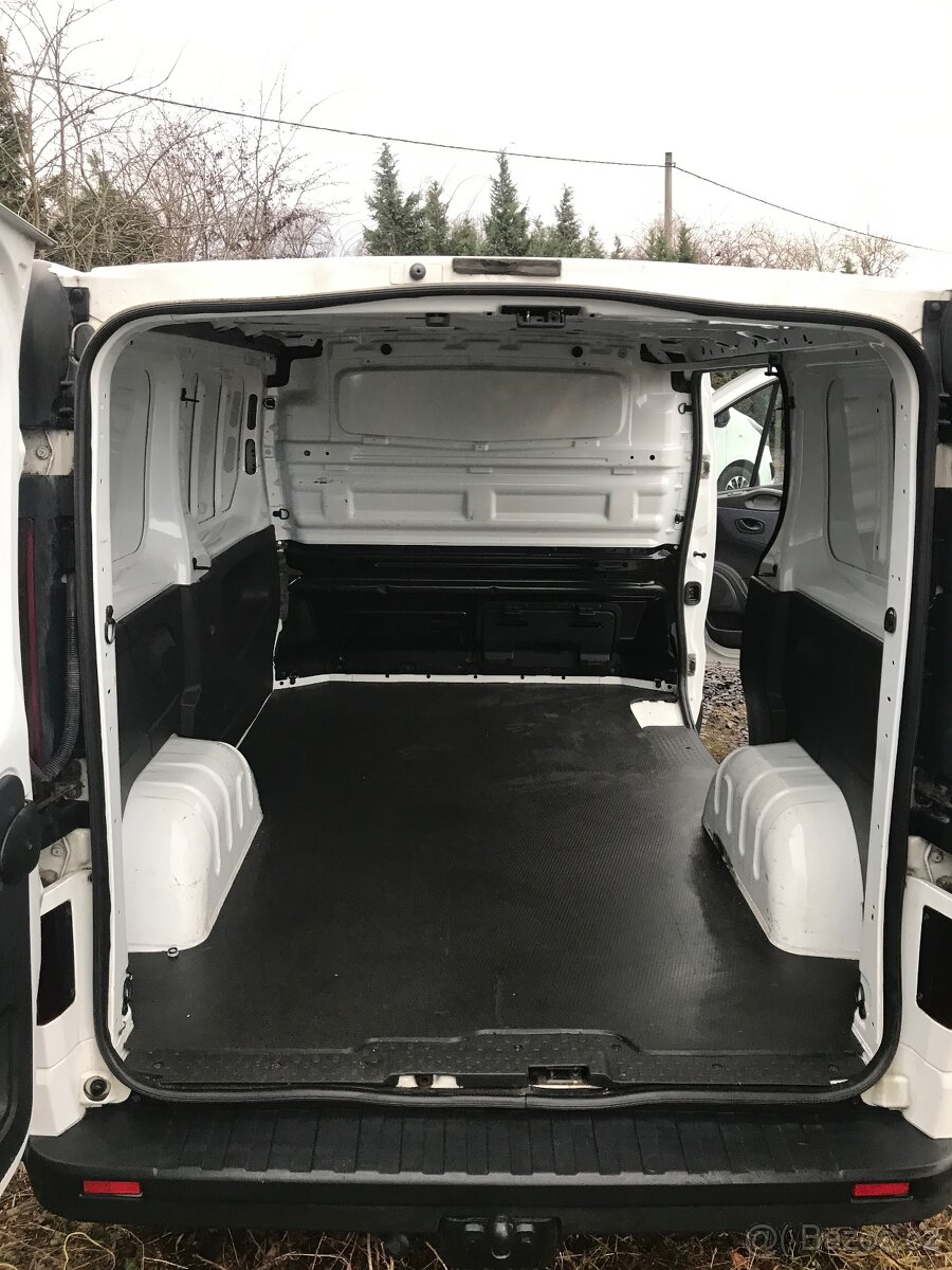 2017 Opel Vivaro 5.8 /100 - 11