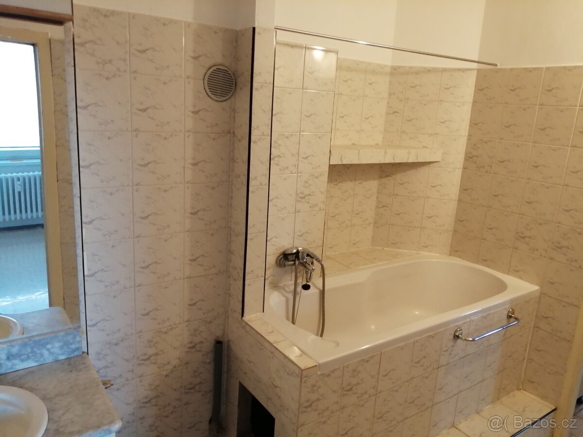 Prodej 3+1 Bystrc, ul. Kuršova, 75 m2, lodžie, šatna - 11