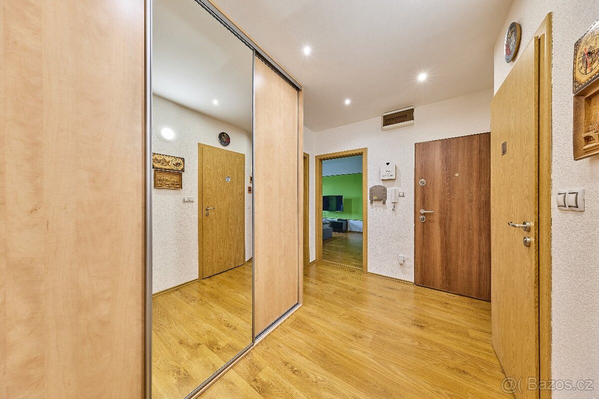 Prodej bytu 4+1 po kompletní rekonstrukci v Trutnově (Sněžen - 11