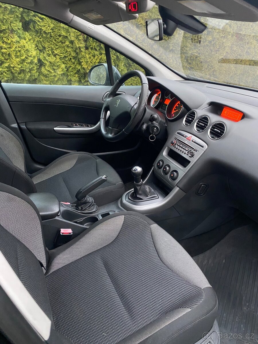 Peugeot 308 1.6i 110kw rok 2008 STK 05/26 v ČR jeden majitel - 11
