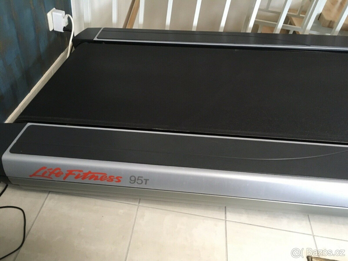 Běžecký pás Life Fitness Elevation Engage 95T - 11