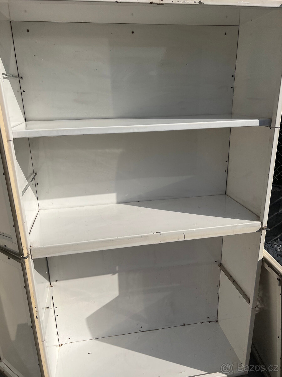 Staré kovové lékařské skříně - 2 kusy - 11