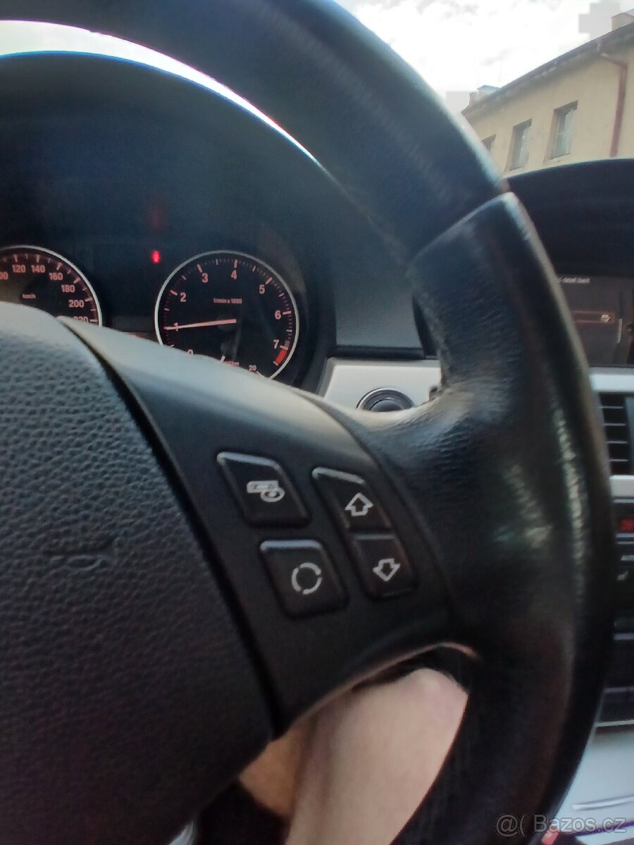 Bmw 320i E90 LCI 2011 - 11