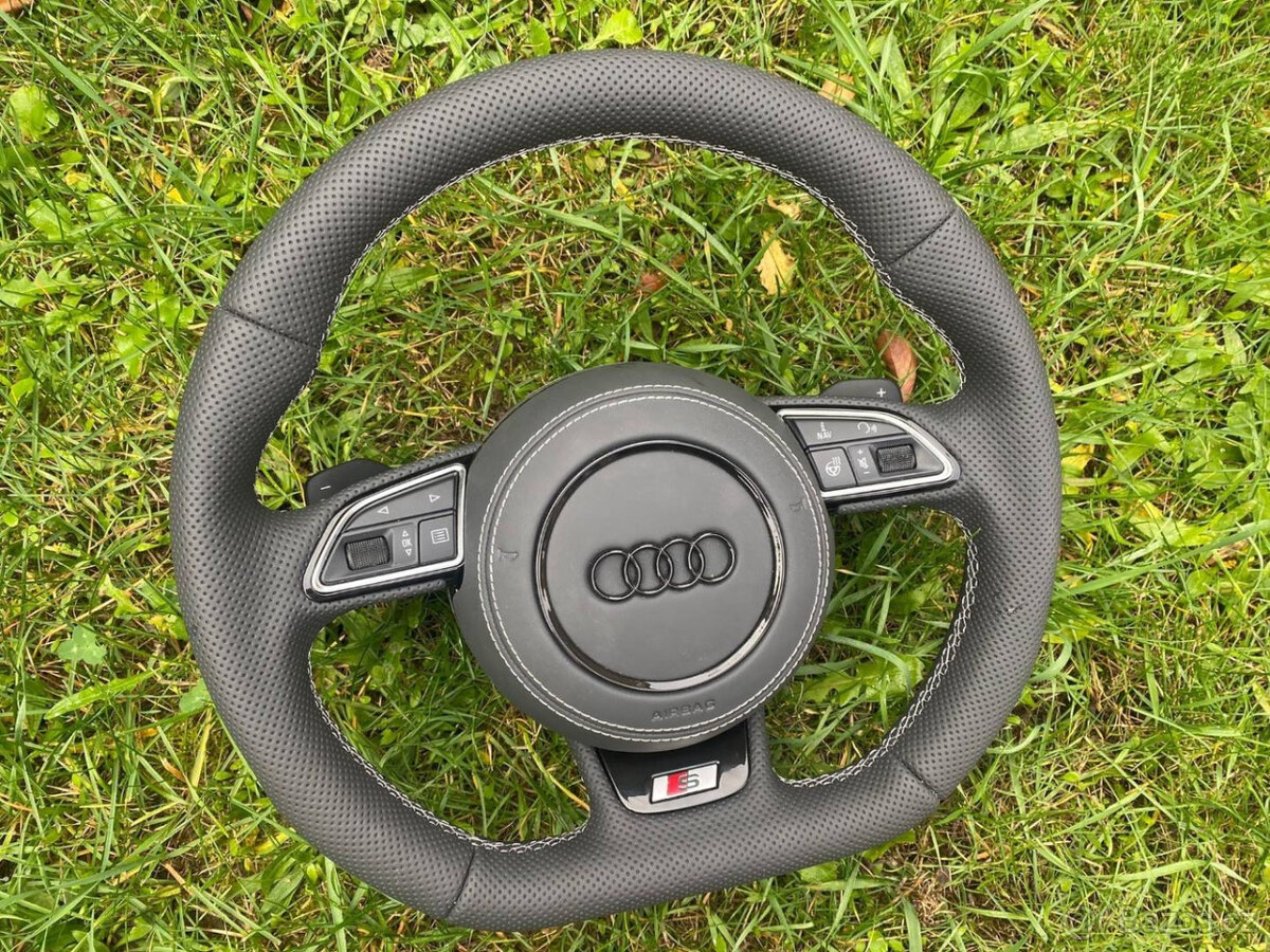 VYHRIVANY AUDI VOLANT - ZREZANY - PERFOROVANA KUZE - 11