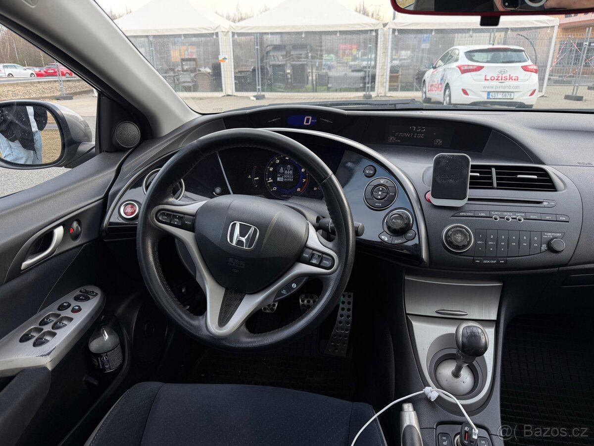 Honda Civic 1.8 VTEC 180tkm - 11