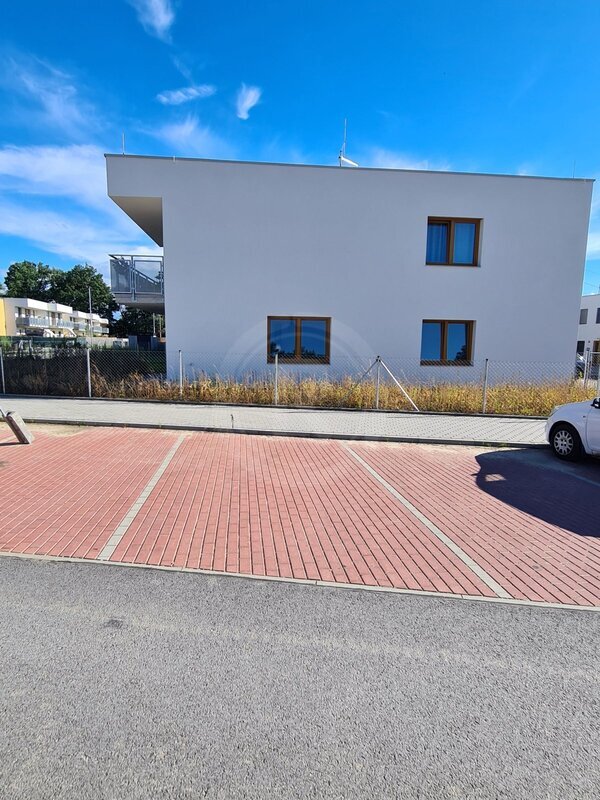 PRODEJ VENKOVNÍCH PARK. STÁNÍ, UL. BUKOVÁ, MLADÉ U ČB - 11