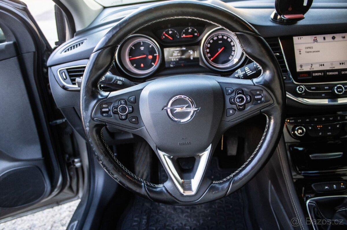 Opel Astra Sport Tourer ST 1.6 CDTI - 11