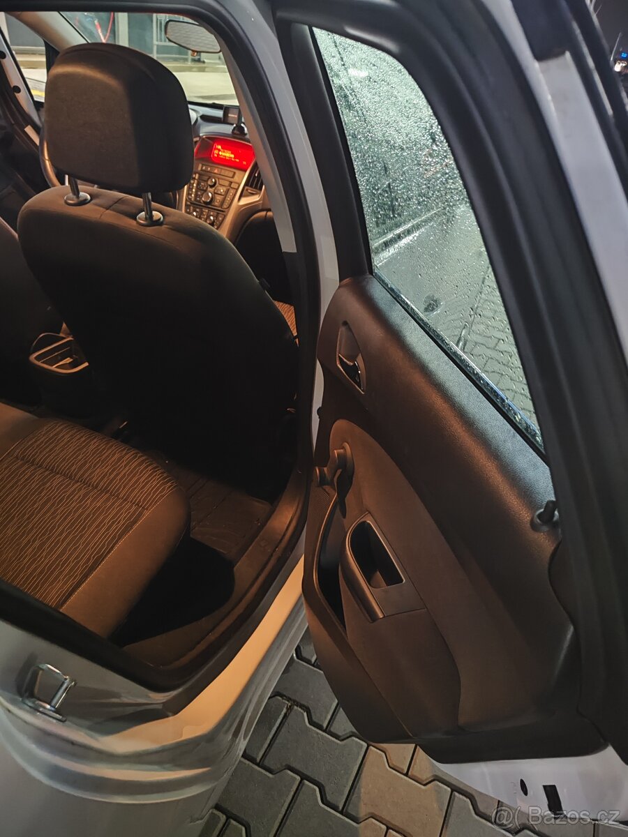 Opel Astra J 1.4 benzin - 11