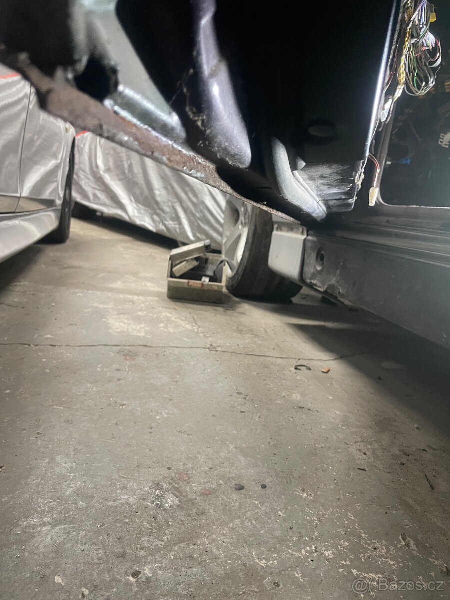 Prodám bmw e38 na díly nebo jako celek - 11