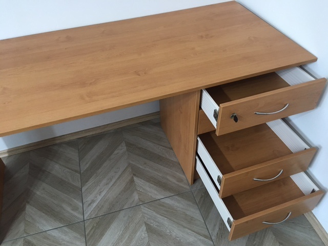 Komoda, šatní skříň, psací stůl - 11