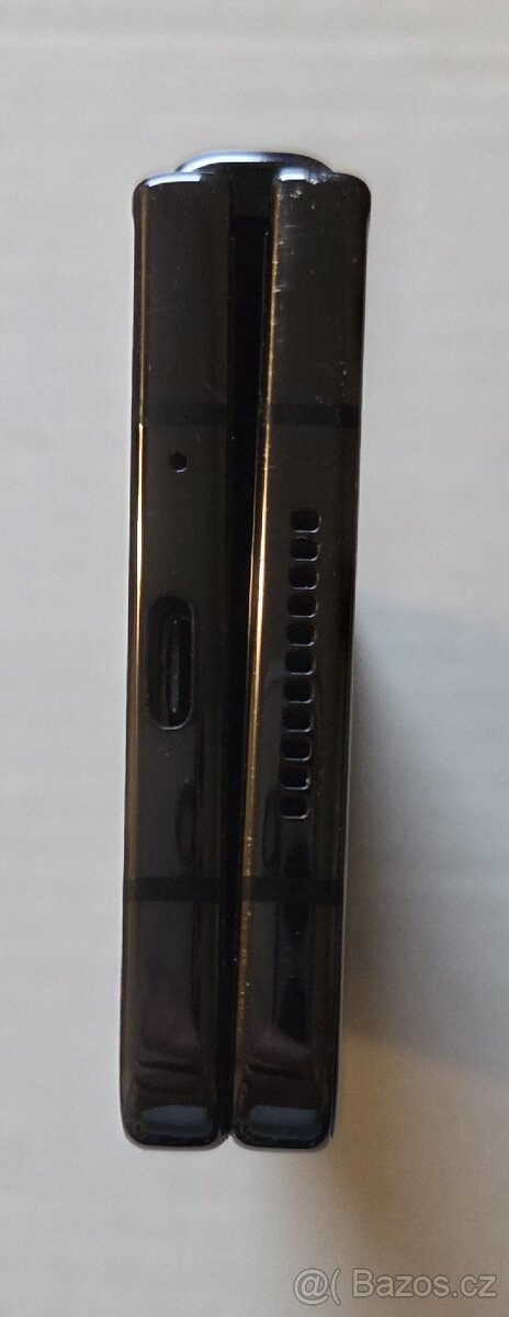Samsung Galaxy Z Fold 4 poškozený - 11