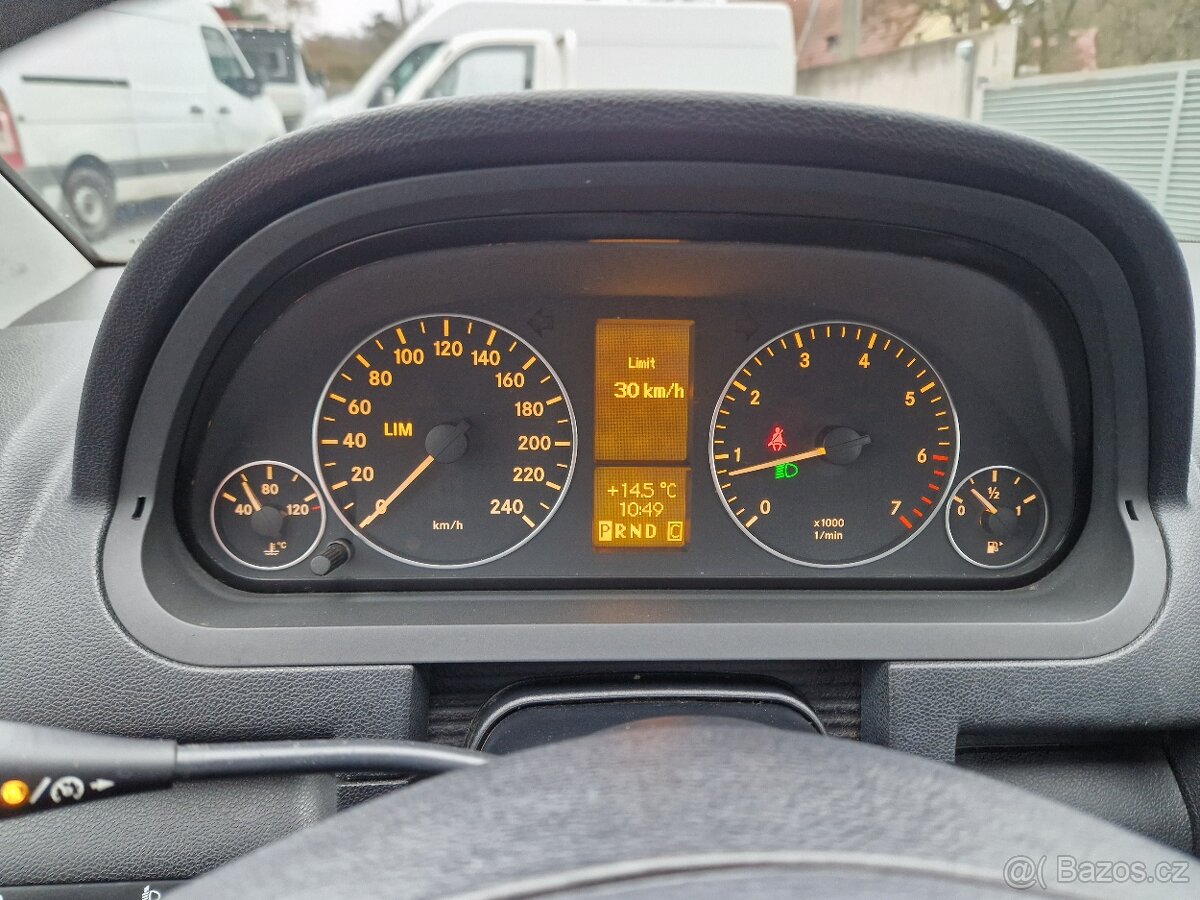 Mercedes Benz A 1,5 benzín, 70 KW, Automat - 11