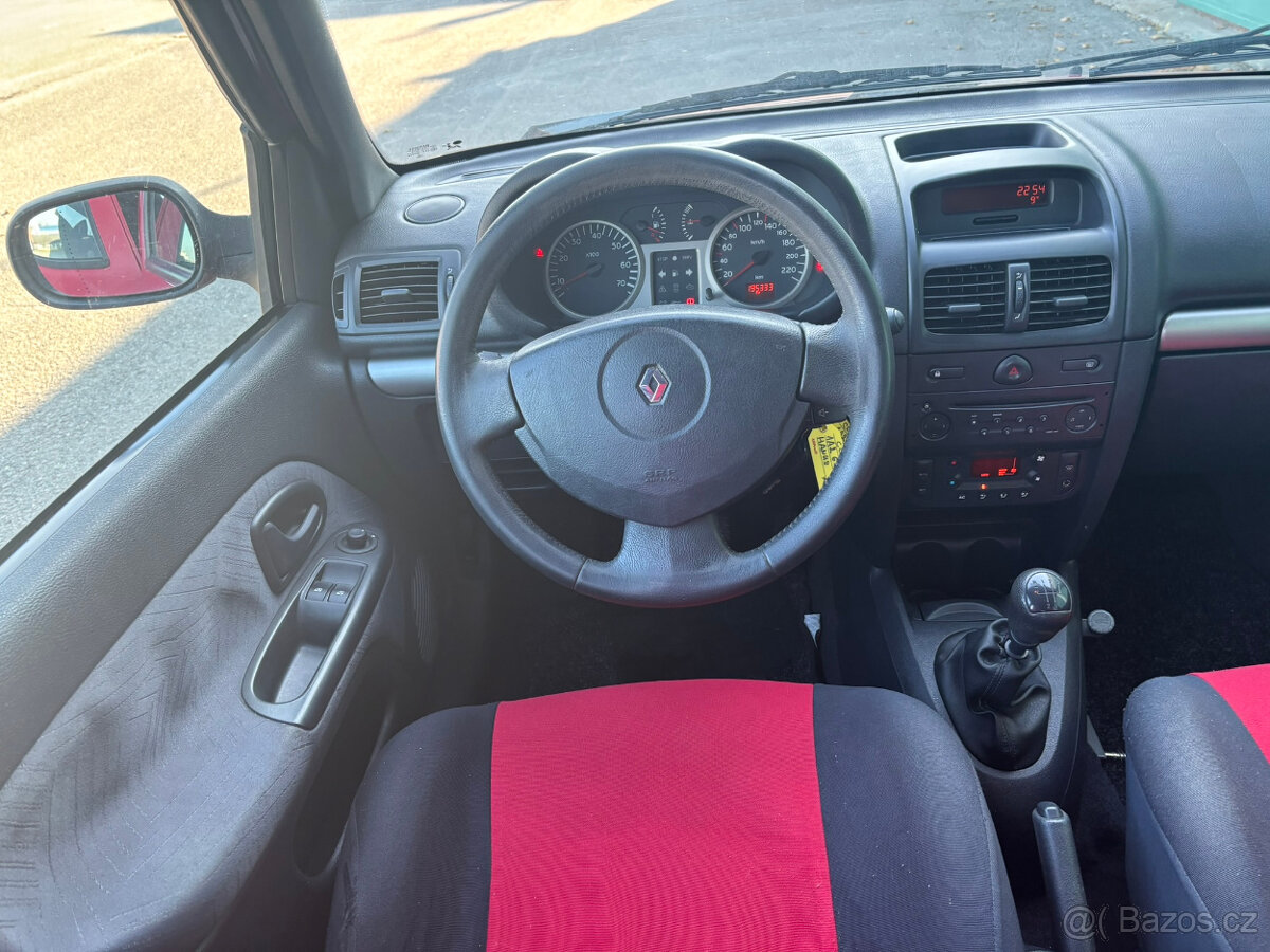 Renault Clio 1.4i - 11
