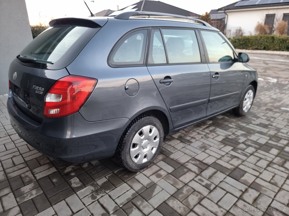 Fabia 2009 - 1.2i 51kw kombi nehavarované - 11