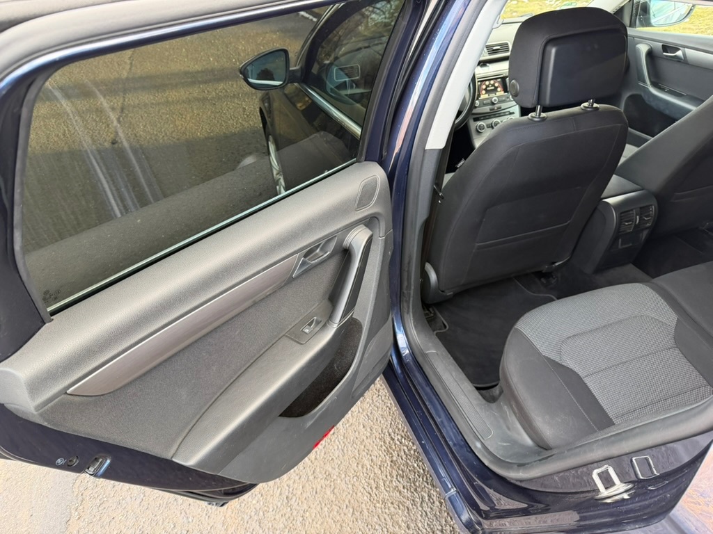 VW Passat B7 Highline 2.0TDi 103kw r.v. 2014 manuál tažné - 11