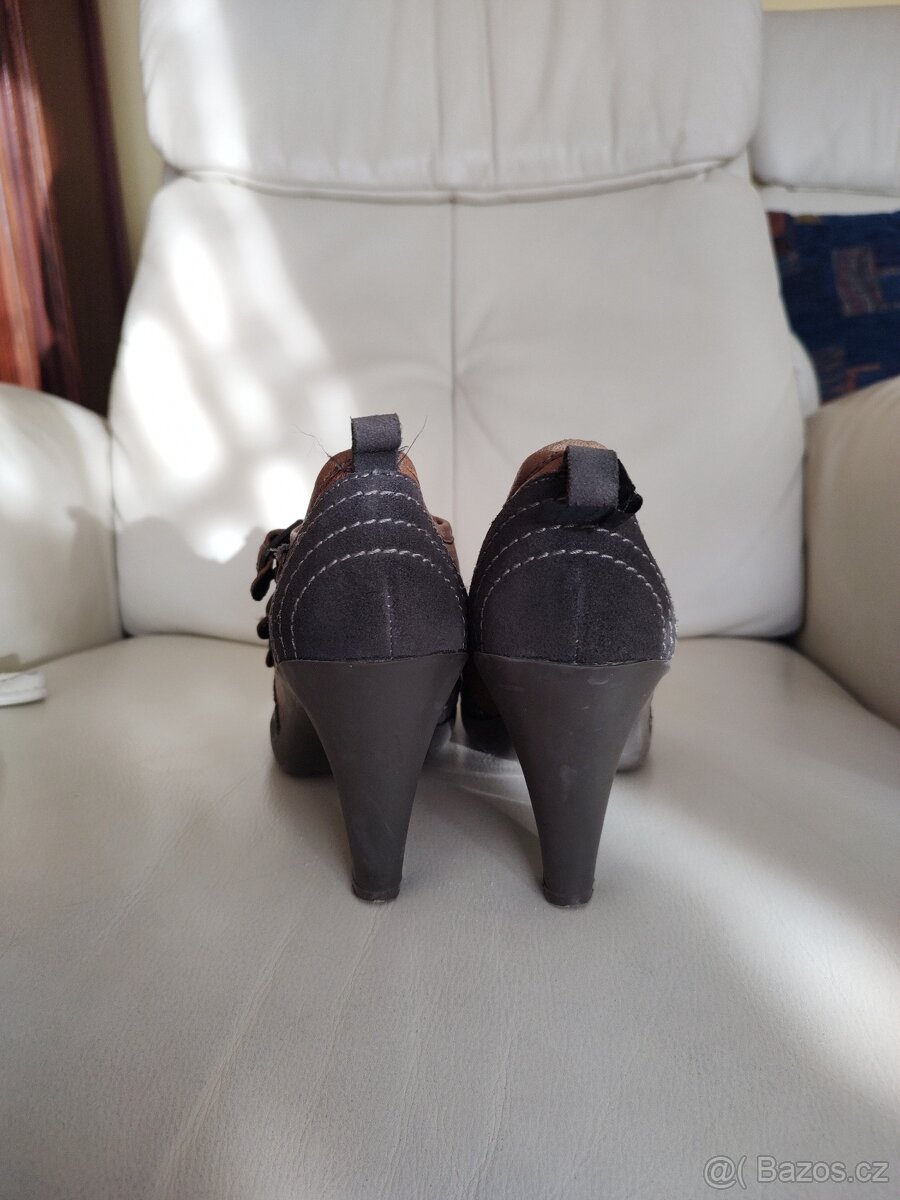 Kotníčkové boty na vnitřní platformě - 11