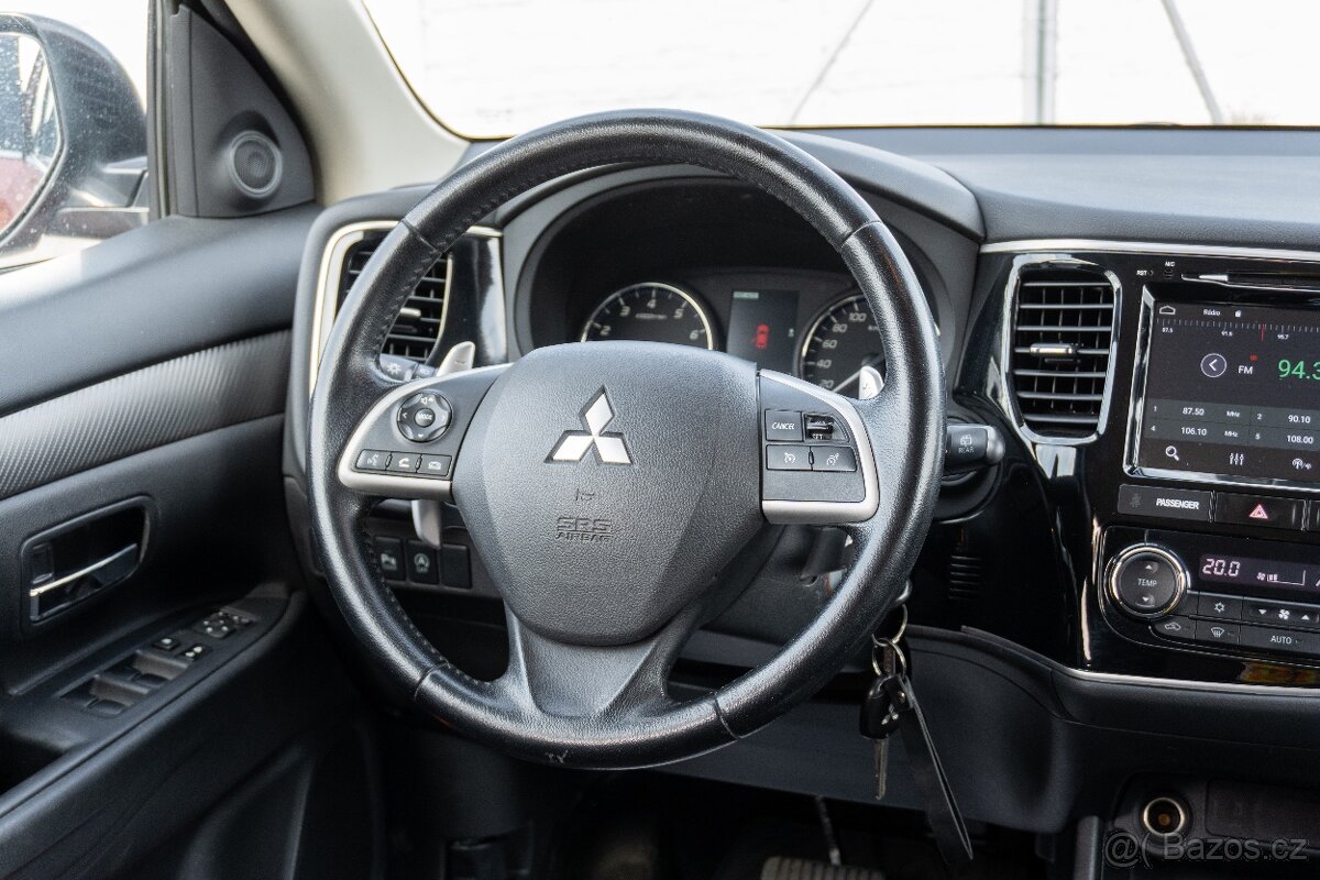 Mitsubishi Outlander 2.0 MIVEC 4x4 Automat - 11