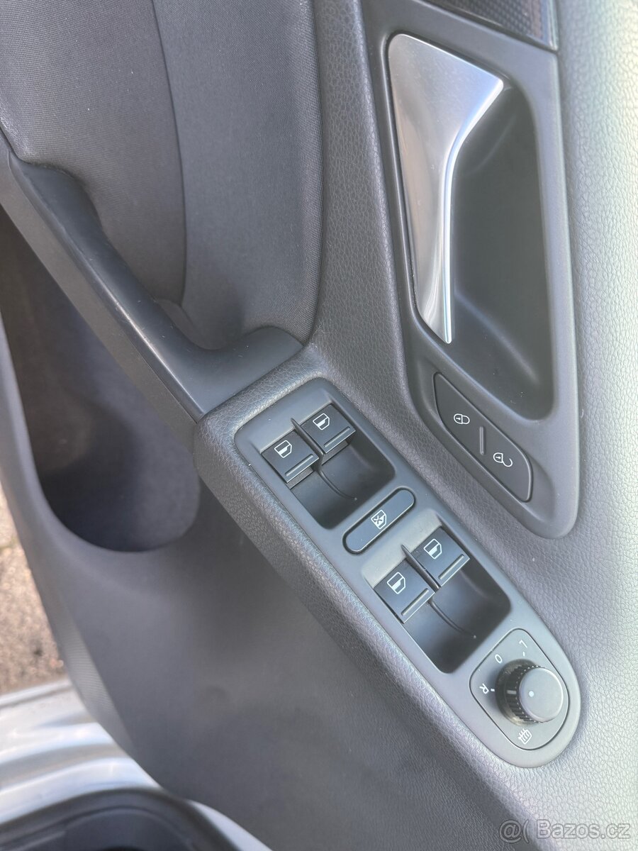 Volkswagen Golf 6 hatchback 2.0 TDI, Nová STK - 11