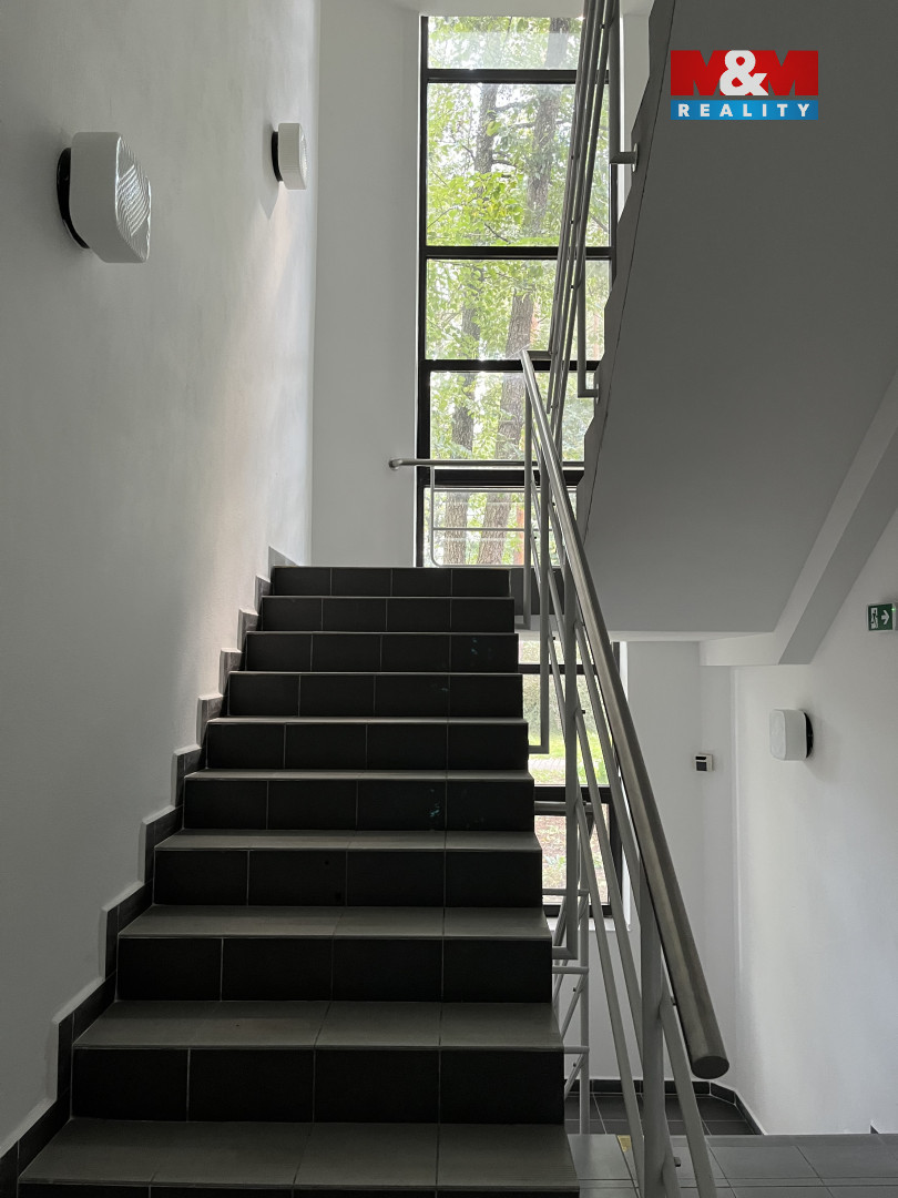 Pronájem kancelářského prostoru,61m², Třinec, ul.nám.Svobody - 11