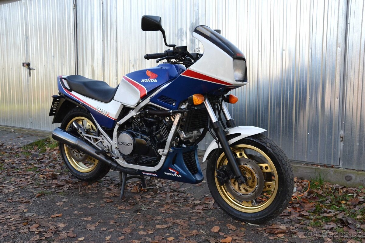 Honda VF 750F – RC15 - 11