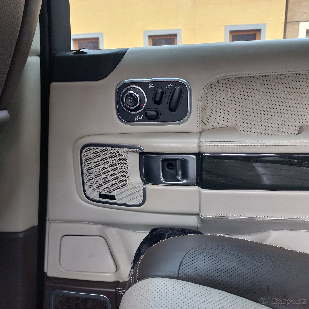 Range Rover 4.4TDV8, Autobiography - 11