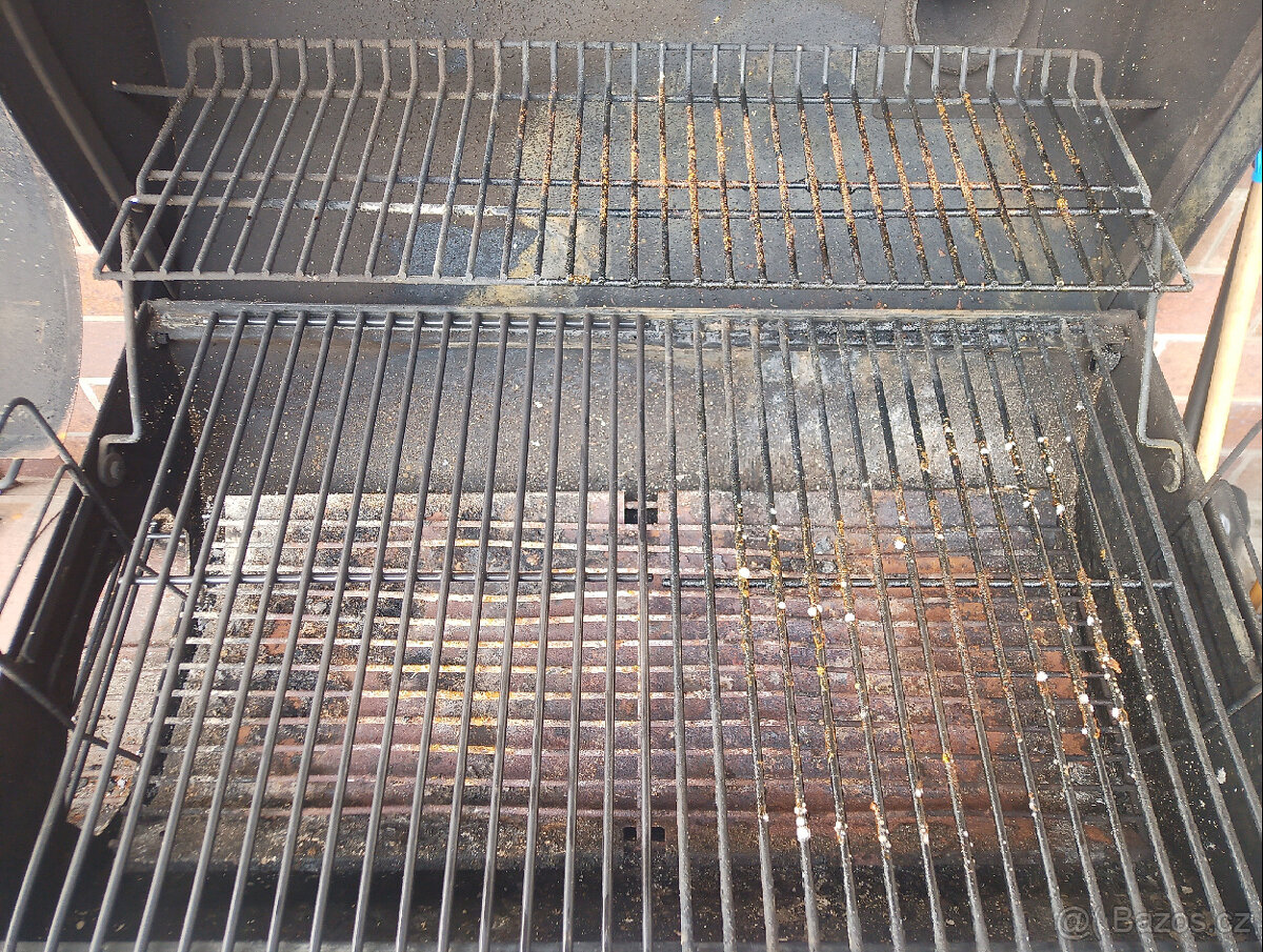 Gril lokomotiva BBQ s udírnou, ocelový na kolečkách - 11