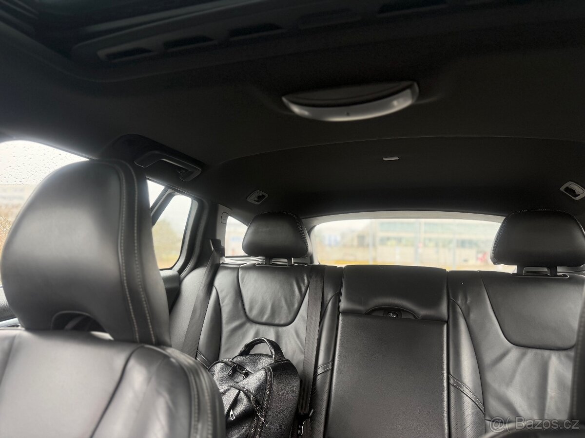 Volvo V60 D6 hybrid 4x4 - 11