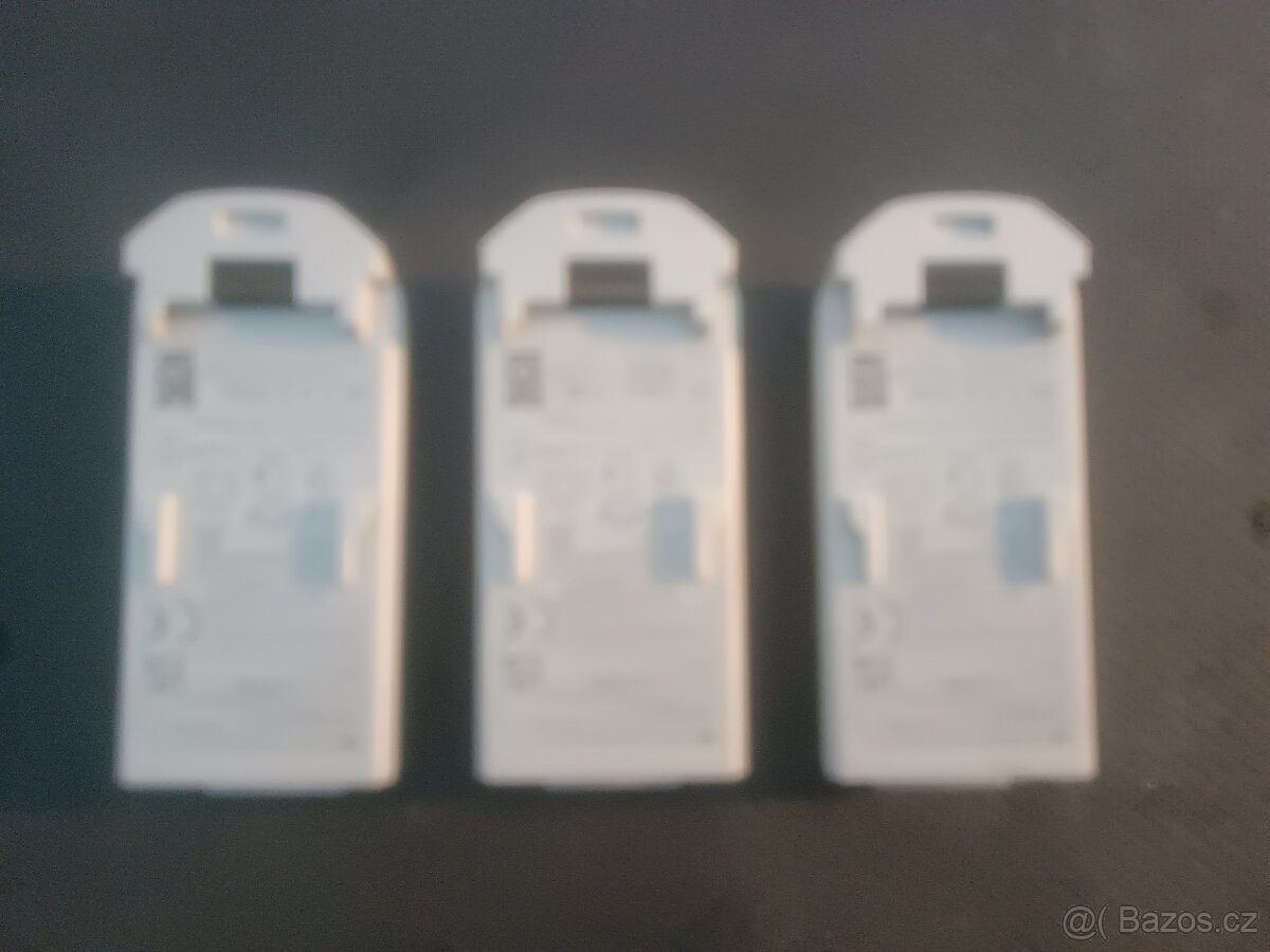 DJI NEO dron se 3 bateriemi a nabíjecí hub - 11