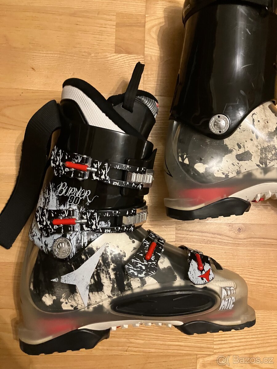 Lyžařský set - lyže, hůlky, boty. - 11