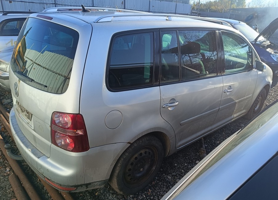 ND z VW Touran 1896.cm3 77.kw nafta r.v.2005 (K17) - 11