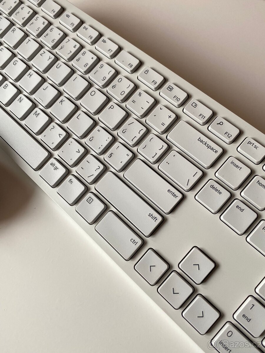 Monitor HP, klávesnice a myš Dell - 11