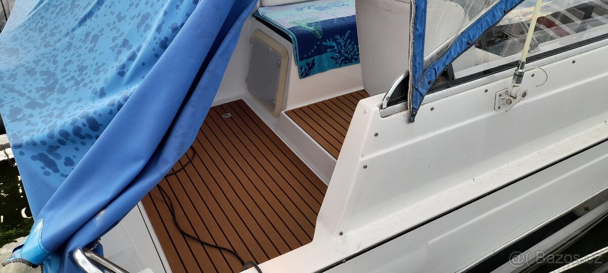 Kajutová loď Bayliner Cierra s vlekem - 11