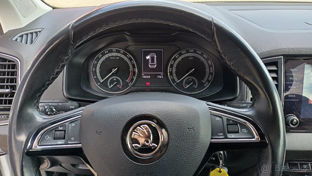 ŠKODA KAROQ 1,6 TDi DSG 2018 186t km pěkný,bez koroze - 11