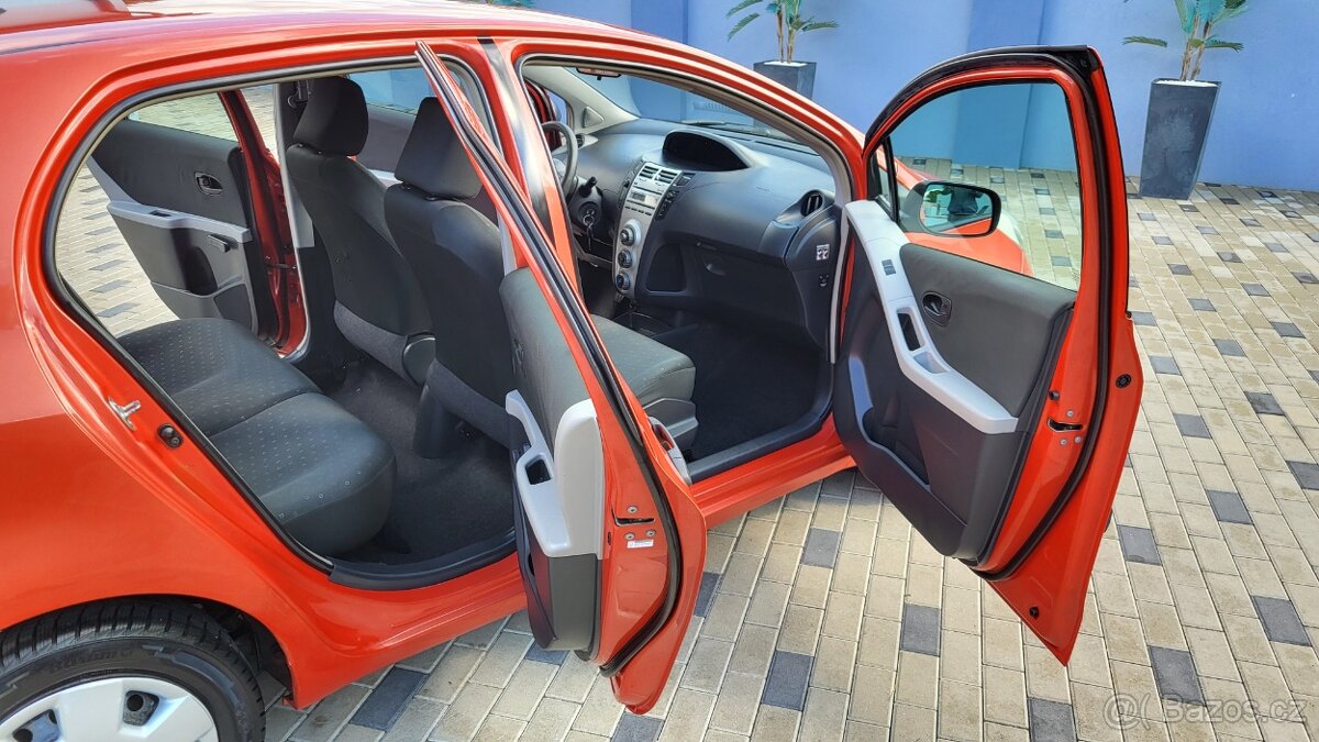 Toyota Yaris 1,0i - 51kw. HEZKÝ STAV - 1 MAJITEL. EURO 4 - 11