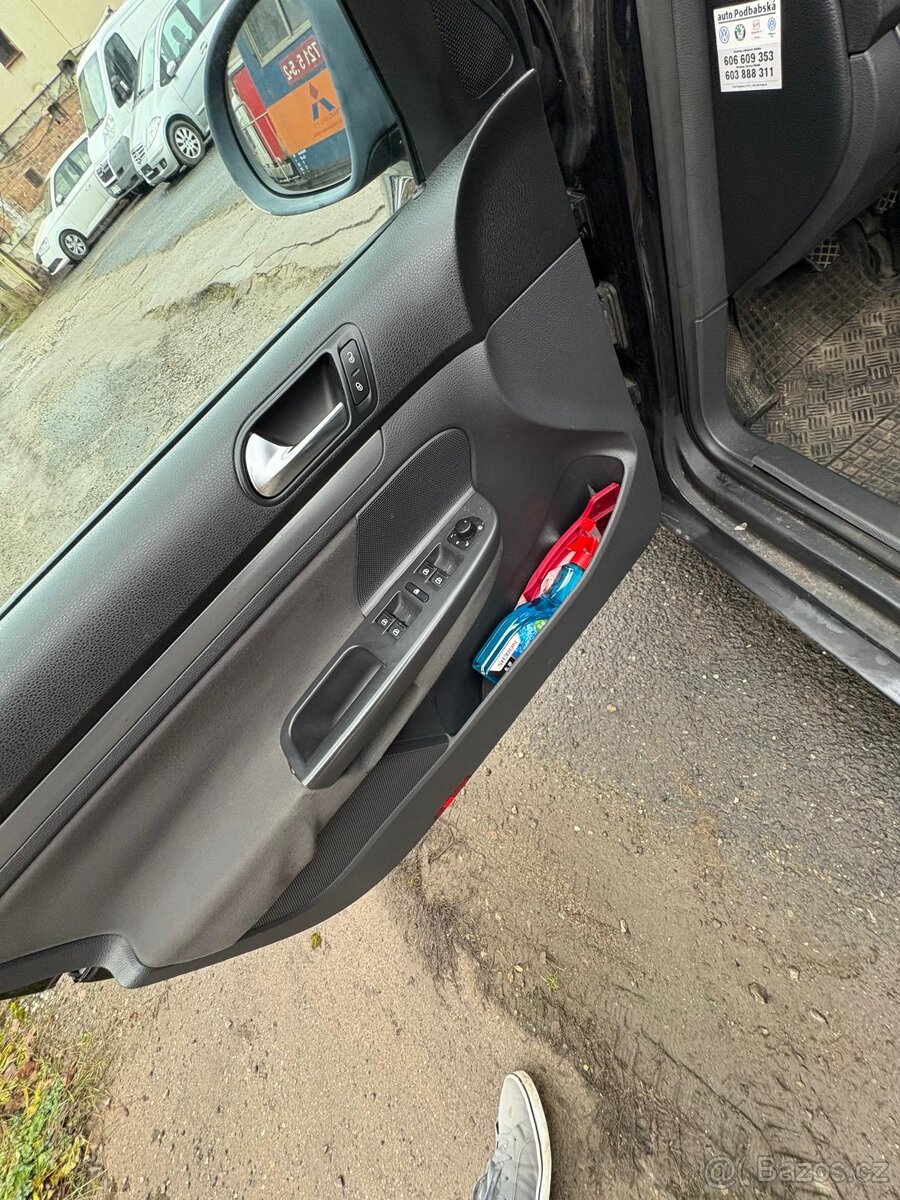 VW Golf Variant 1.6 MPI - 11