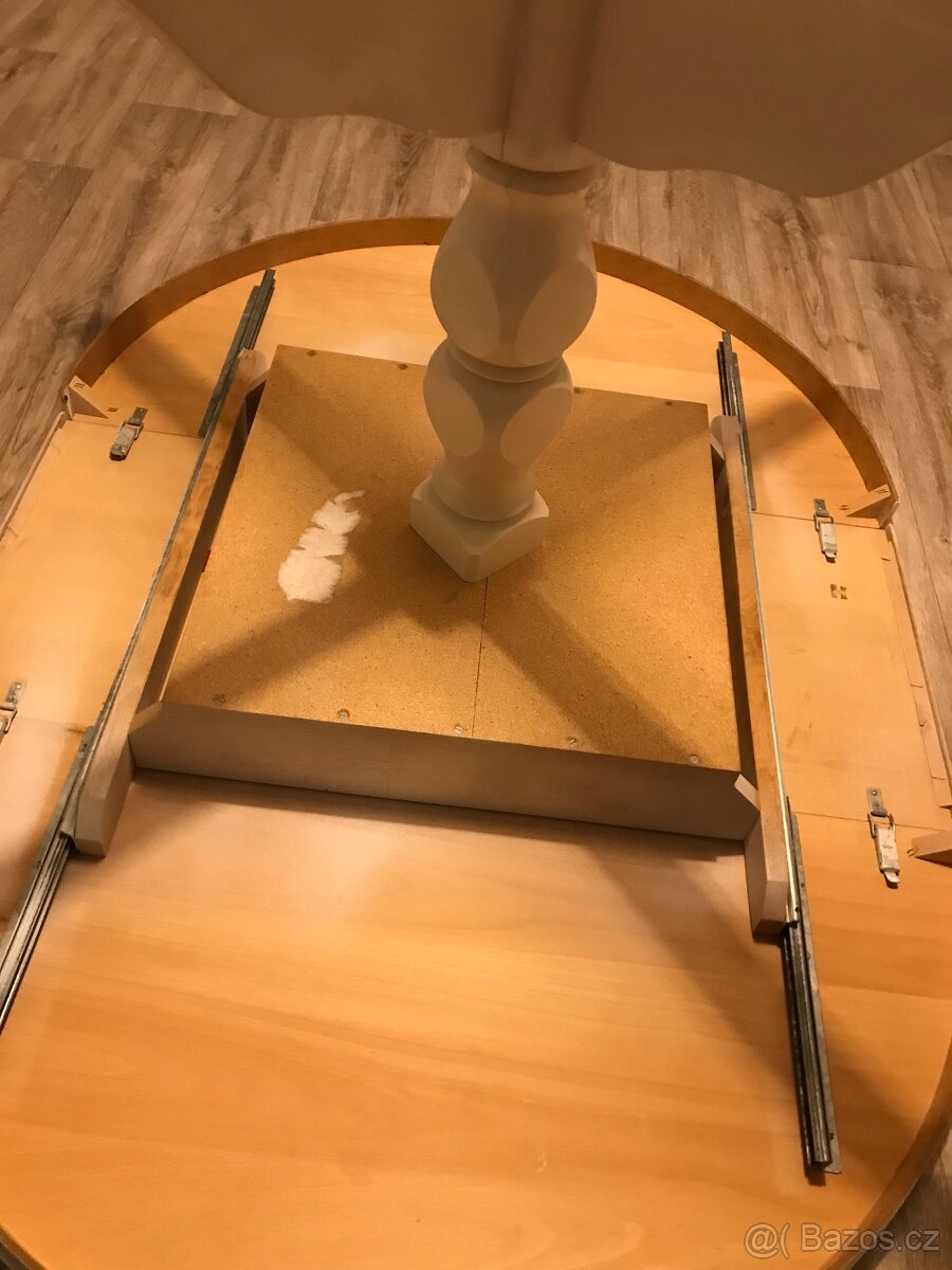 KUCHYŇSKÝ ROZKLÁDACÍ STŮL - 11