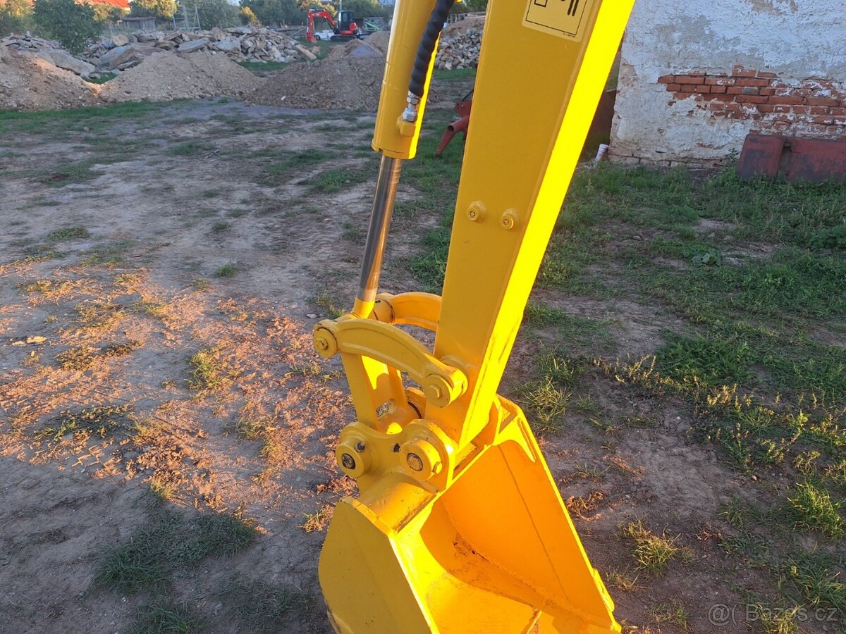 KOMATSU PC 35 MR - 11