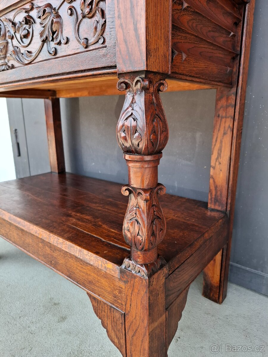 Starožitný masivní vyřezávaný kabinet - 11