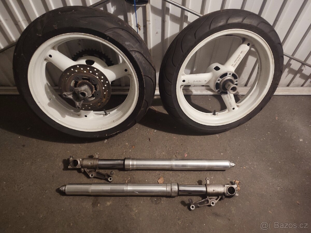 Suzuki GSX-R 750 - 11