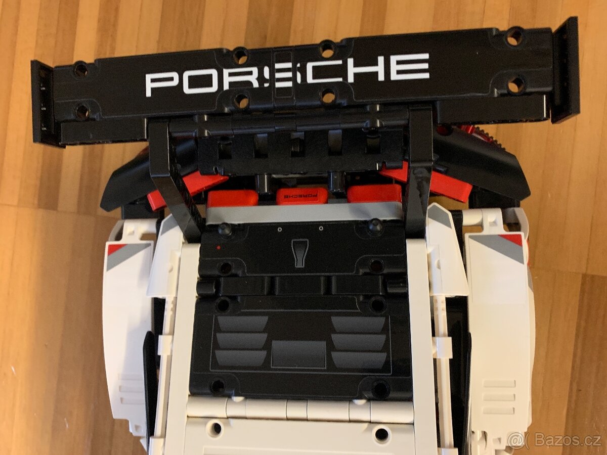 LEGO Technic - Porsche 911 RSR - 11