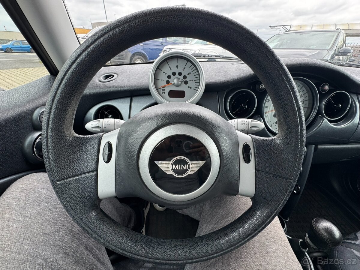 Mini One 1,6i 66 KW KOLA STK 2. MAJ - 11