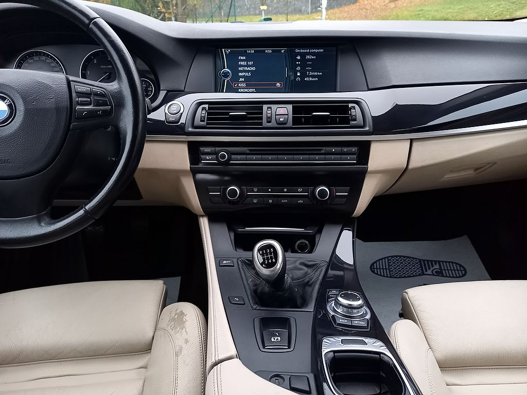 BMW 520D-135kW-digiklima+alu+kůže - 11
