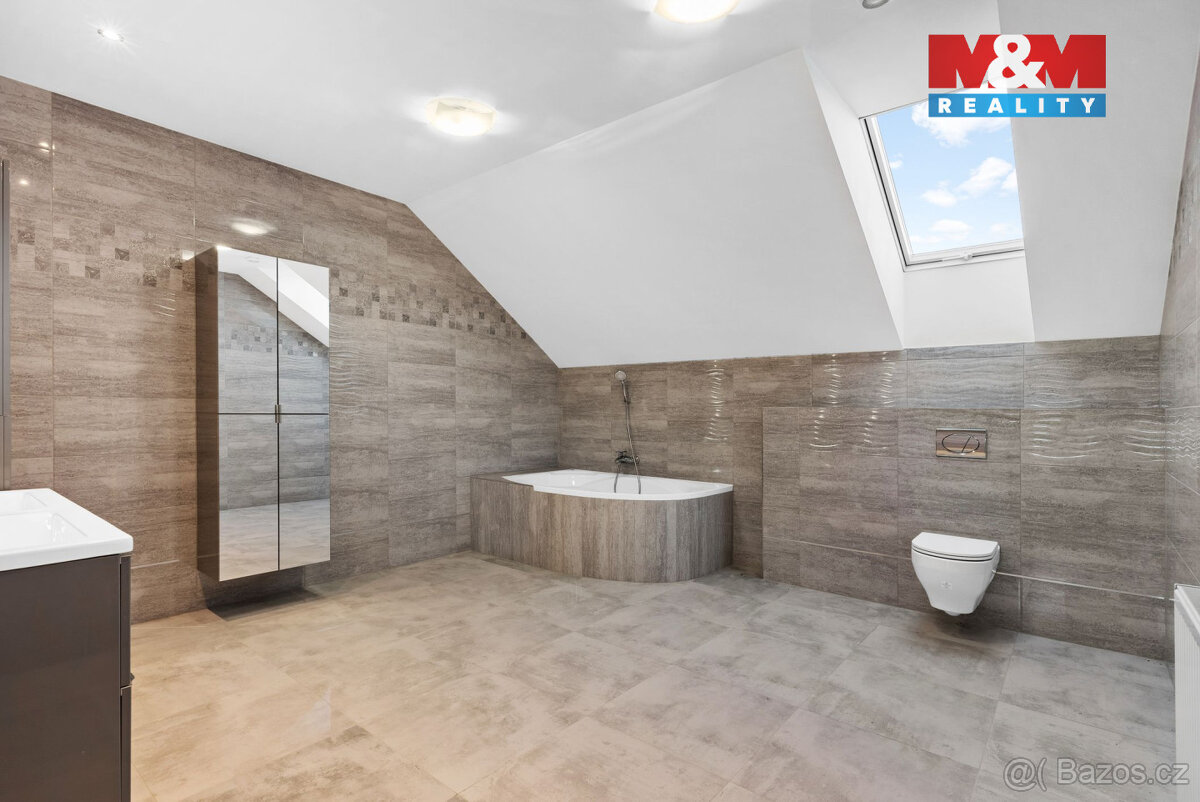 Prodej rodinného domu 6+kk, 276 m², Rabakov - 11